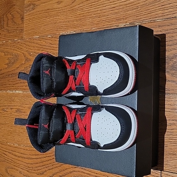 Jordan 1 Mid Alt - Picture 2 of 9